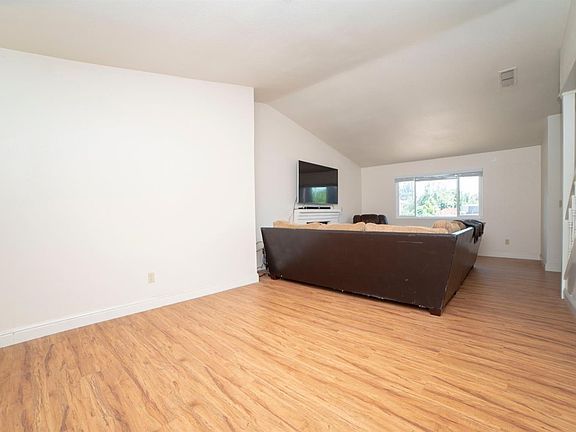 4th image of 8185 Hemingway Dr
