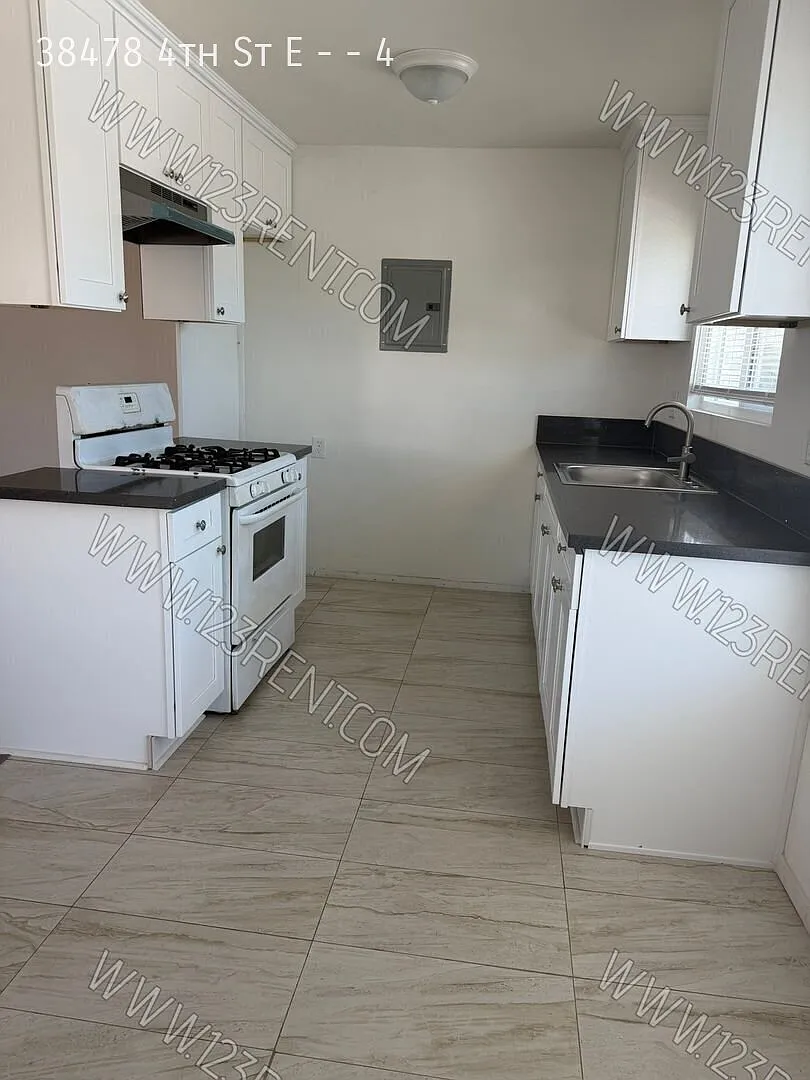 1bd/1bth Apartment East Palmdale (2nd Floor) — Photo 3