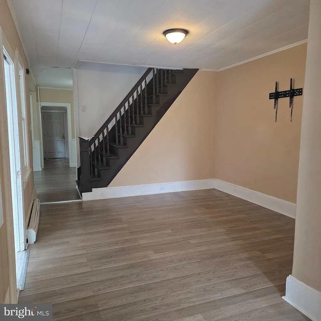 4 bed, 1.5 bath, 1423 sqft, $1,750 — Photo 3