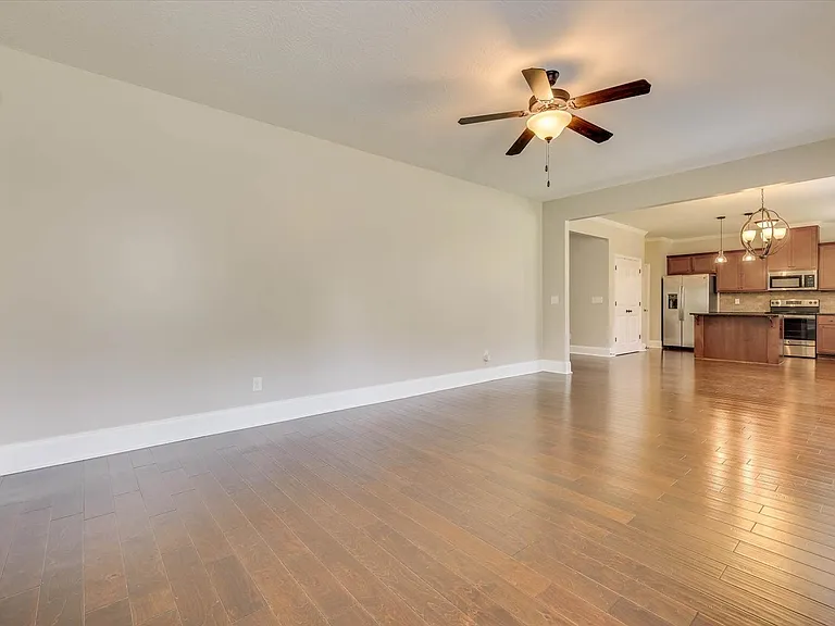 127 Radcliff Dr — Photo 9