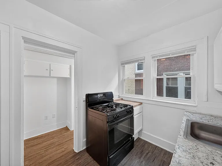 2025 Calvert St — Photo 18