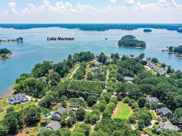 135 Hopkinton Dr, Mooresville, NC 28117