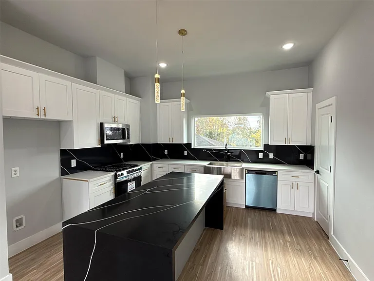 3101 Live Oak St — Photo 2