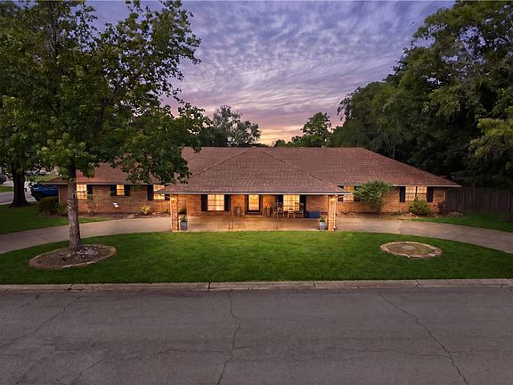 2nd image of 1613 S Colonial Cir