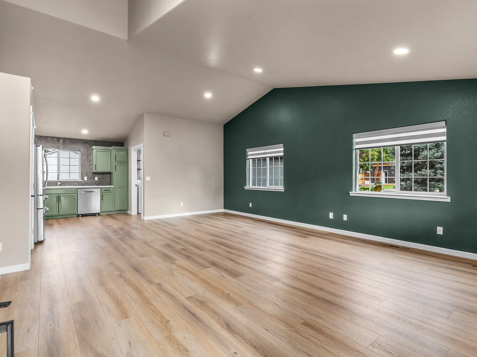 3 bed, 1300 sqft, $2,900 — Photo 3