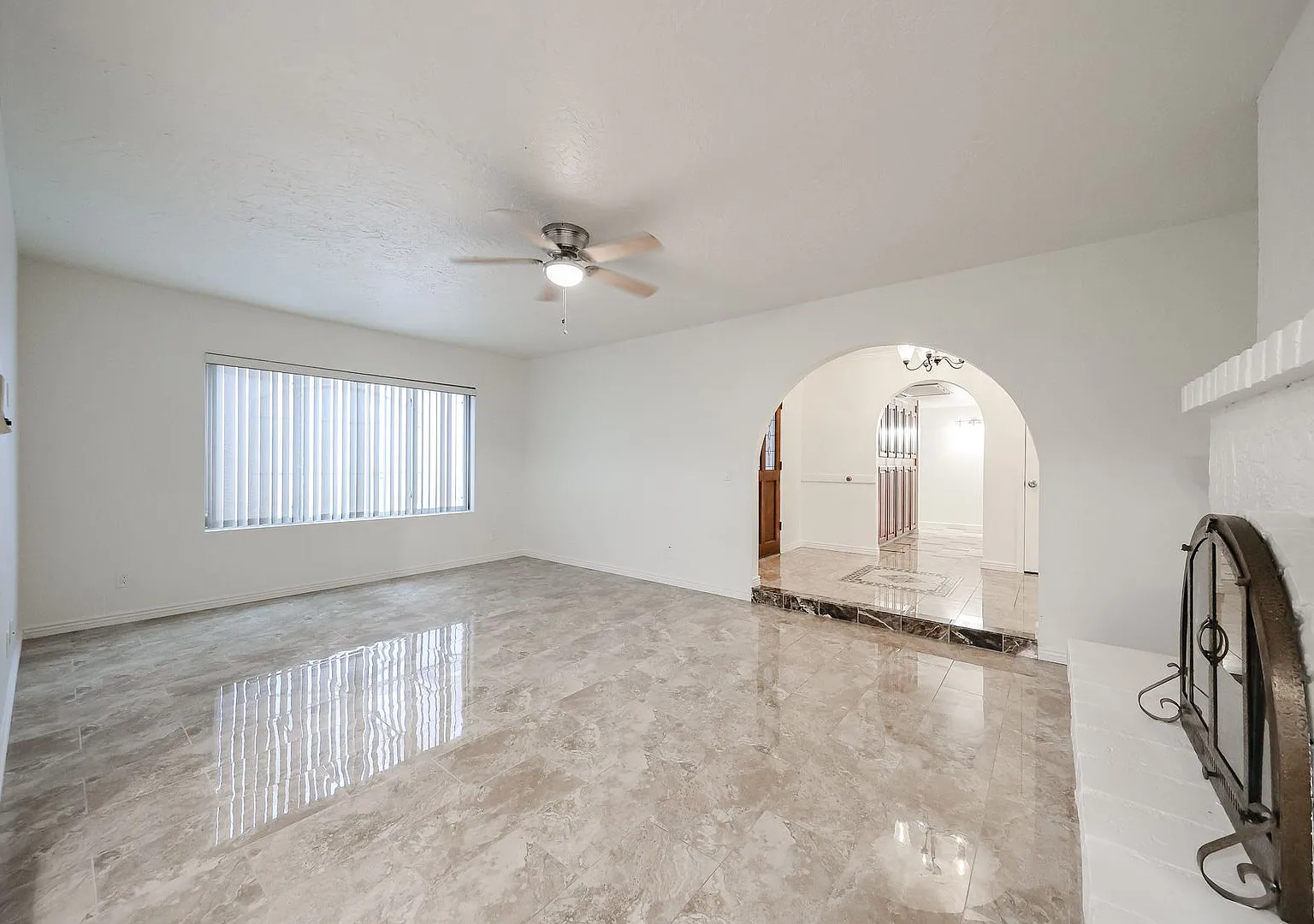 Spacious Single Family Home — Photo 4