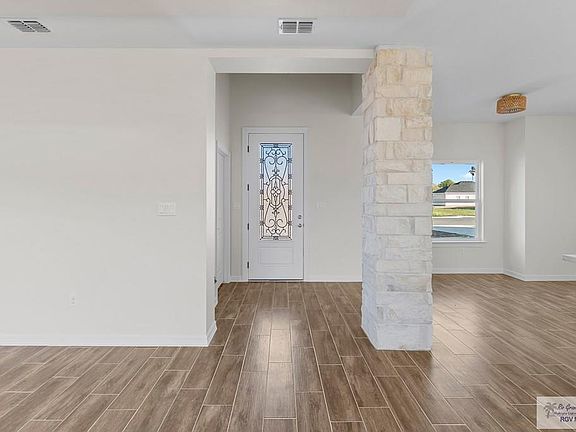 4th image of 468 Marcelo St
