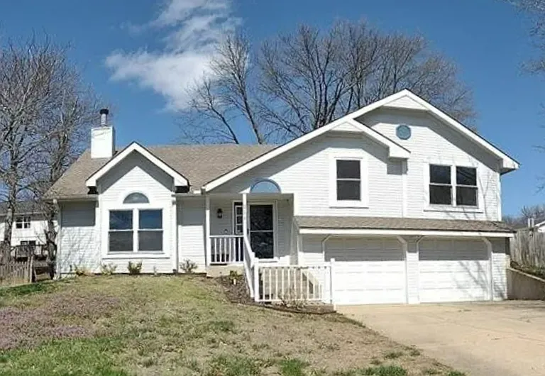 219 Jayhawk Ct — Photo 1