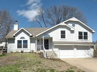 219 Jayhawk Ct, Lansing, KS 66043