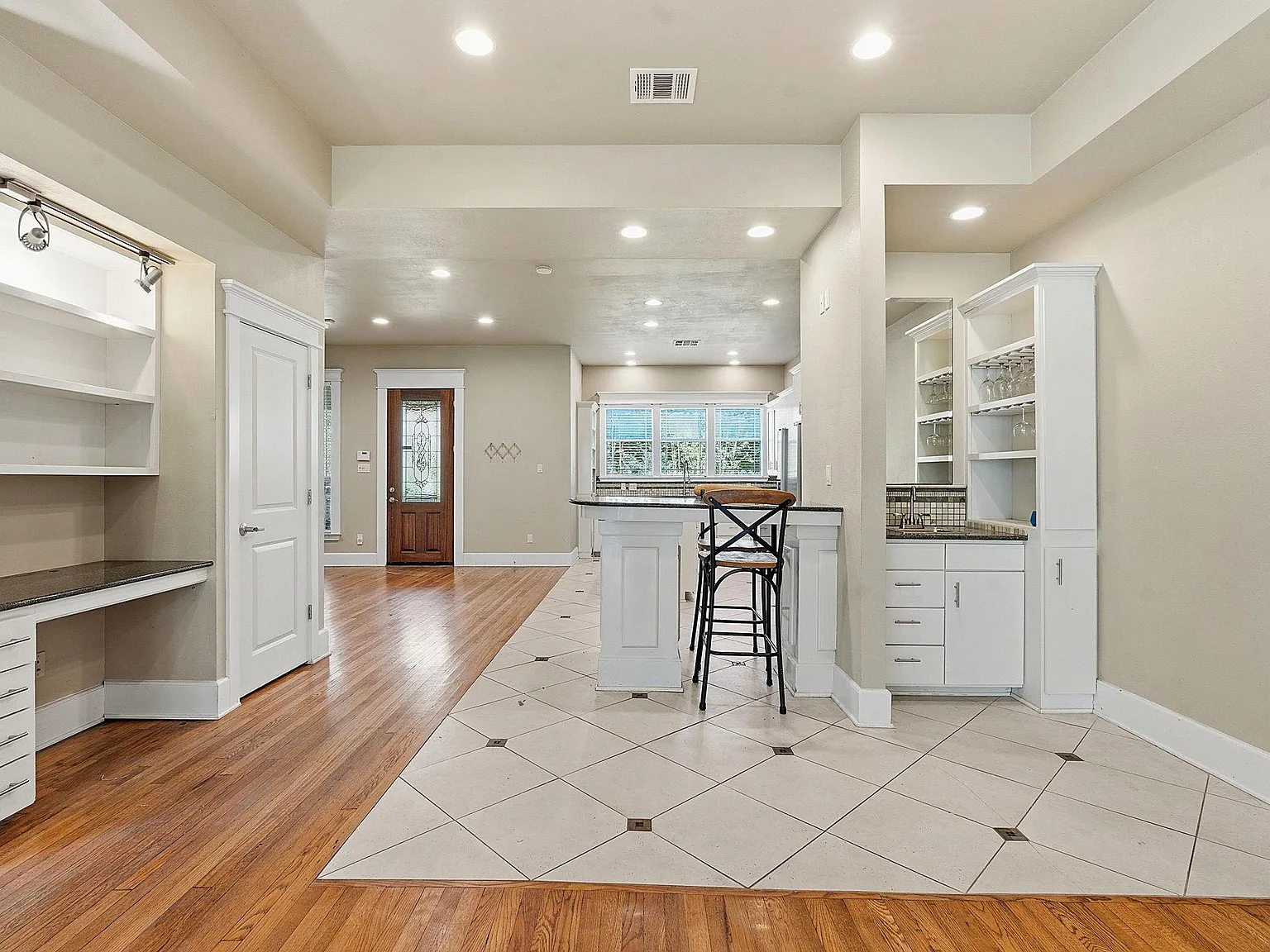 3 bed, 2.5 bath, 2488 sqft, $3,700 — Photo 4