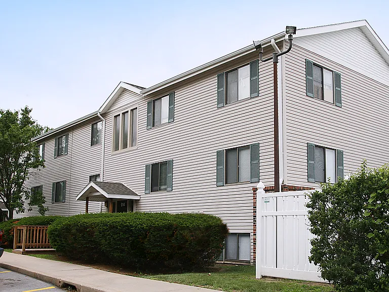 Britain Towne — Photo 16