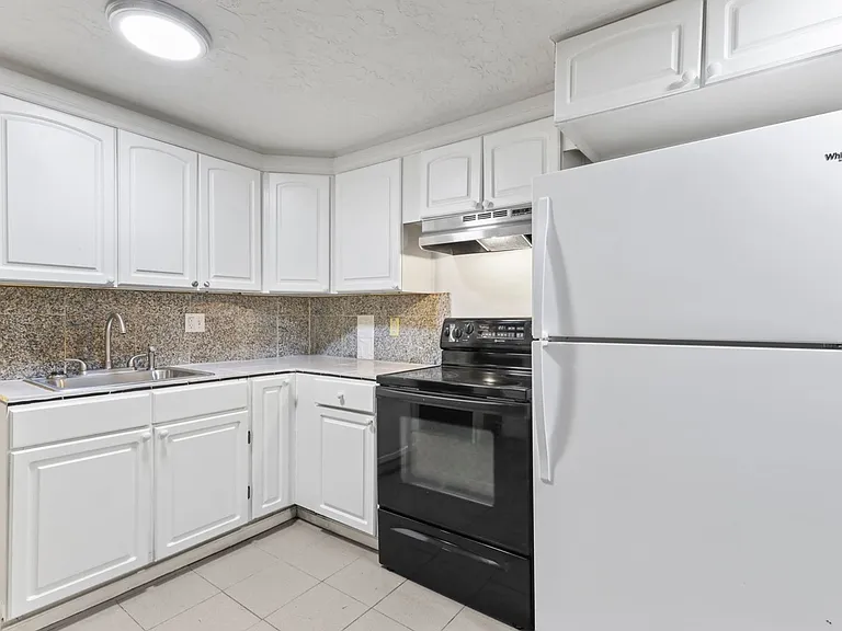 4320-4328 NE Maywood Pl — Photo 1
