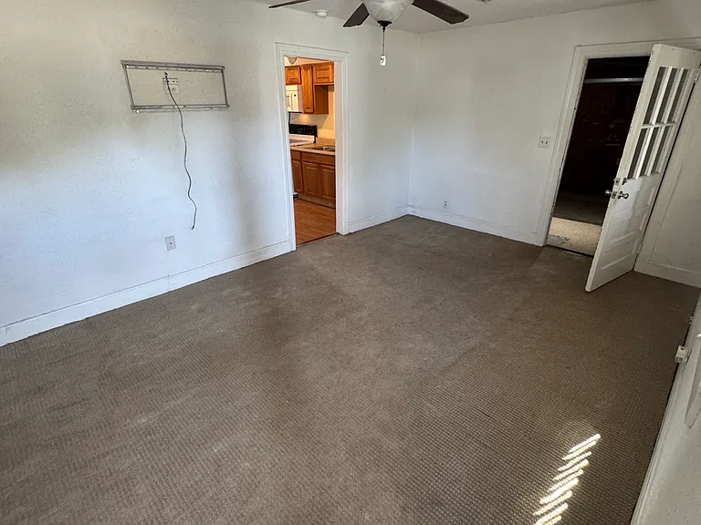 8914 Main St — Photo 5