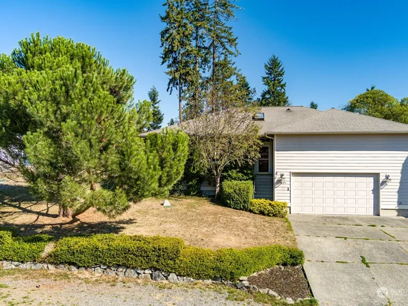 5041 Chipshot Way, Freeland, WA 98249