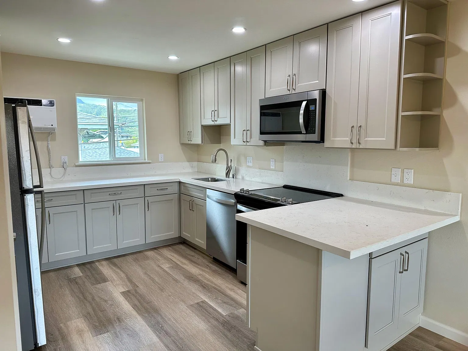 2 bed, 600 sqft, $2,600 — Photo 2