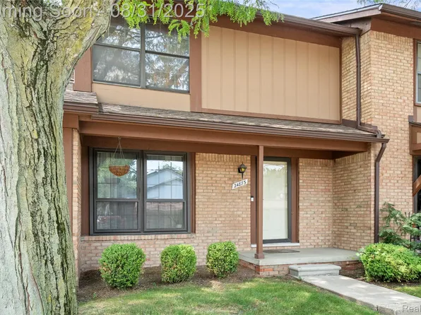 24873 Greenhill Rd, Warren, MI 48091