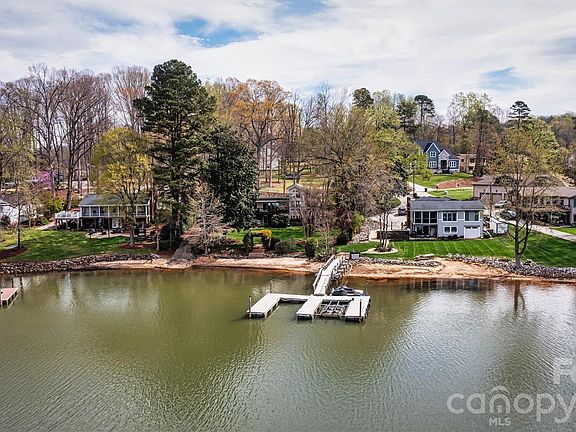 5th image of 140 Shady Cove Rd