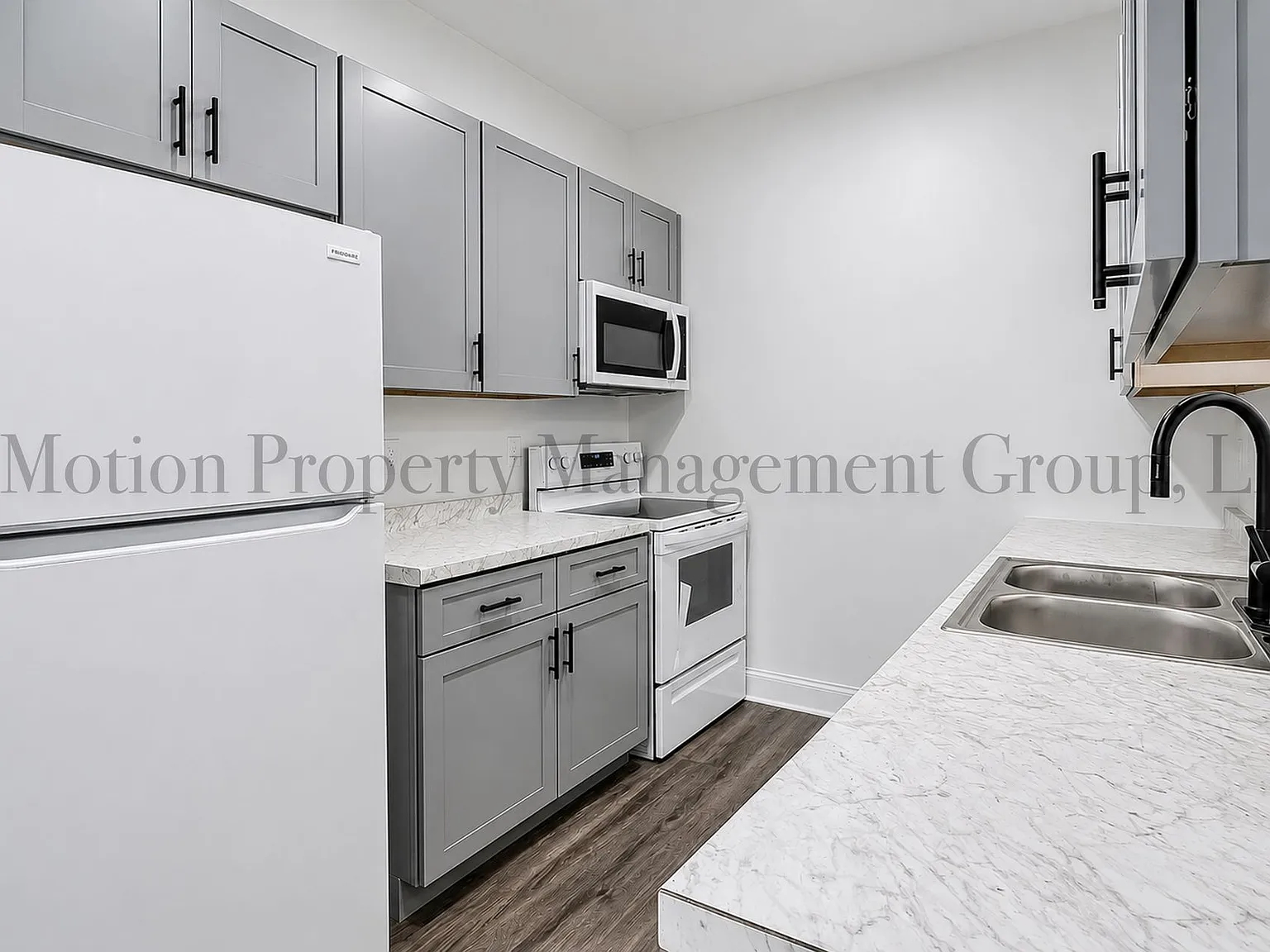702 Carmen Ave — Photo 4