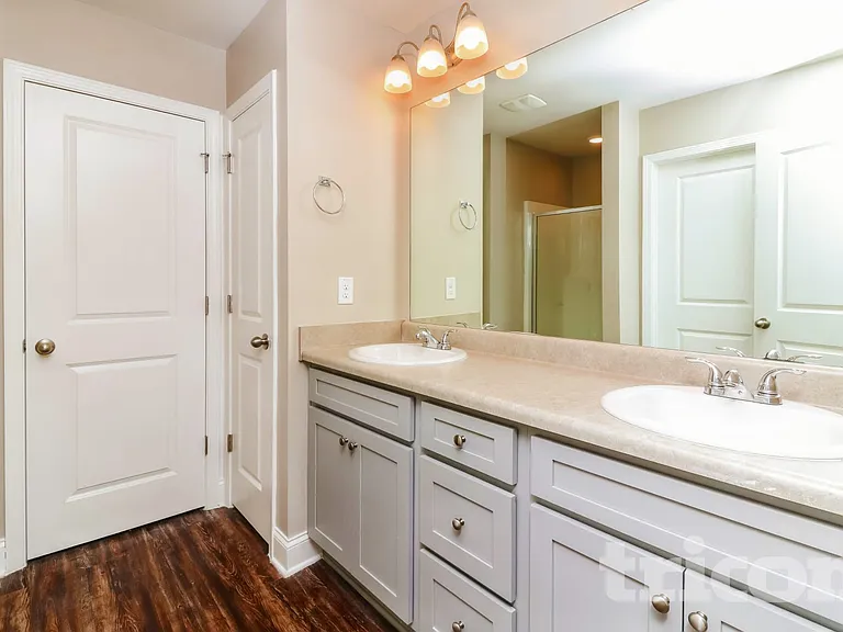 33 Ireland Ln — Photo 9