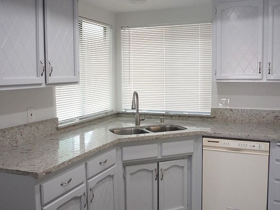 5th image of 3800 W Whitendale Ave