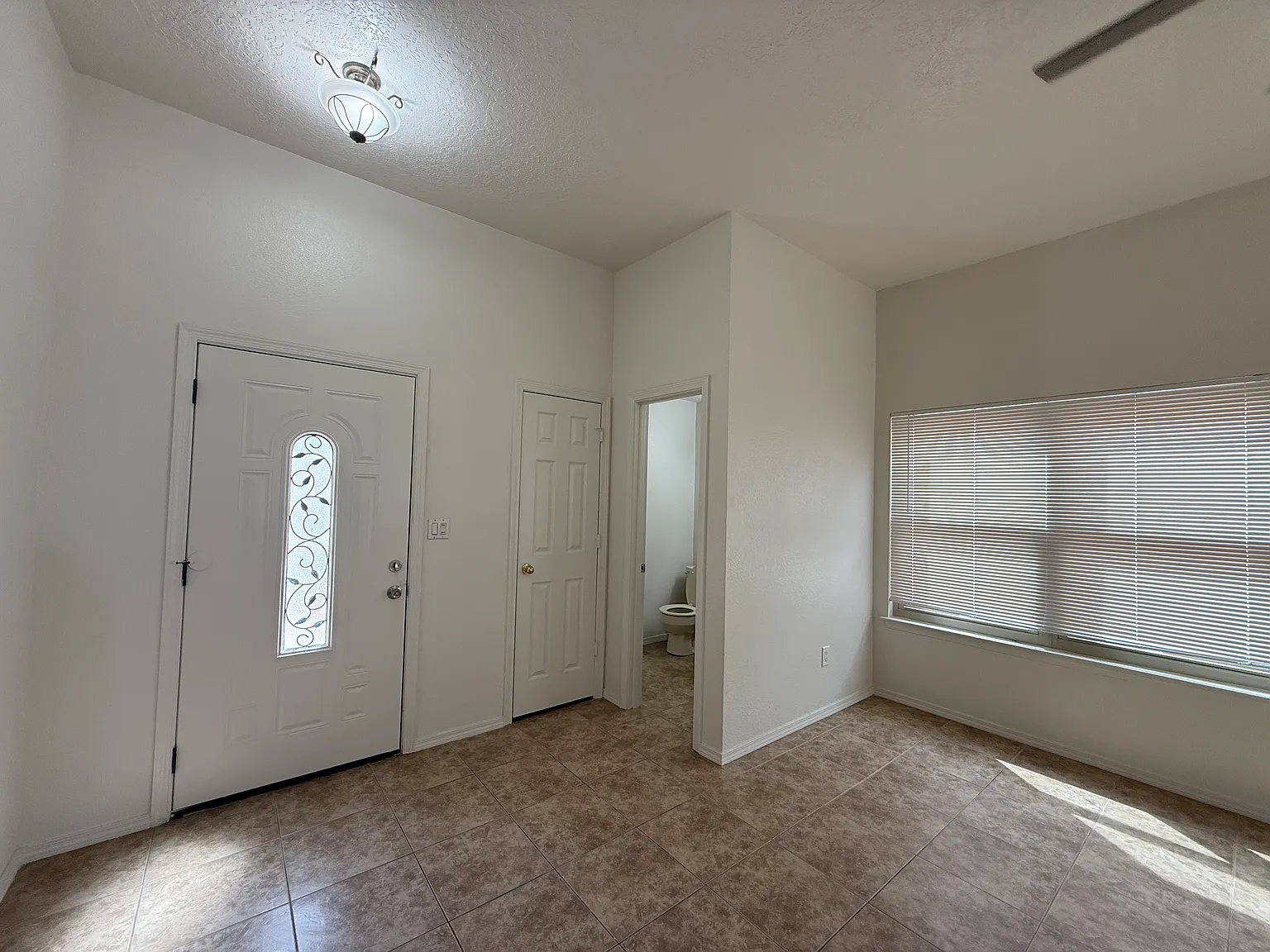 3 bed, 1662 sqft, $1,995 — Photo 3