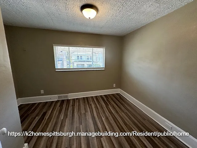 1130 Irwin St — Photo 6