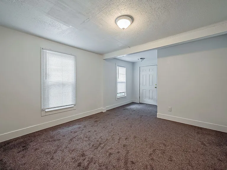312 Ballard St — Photo 8
