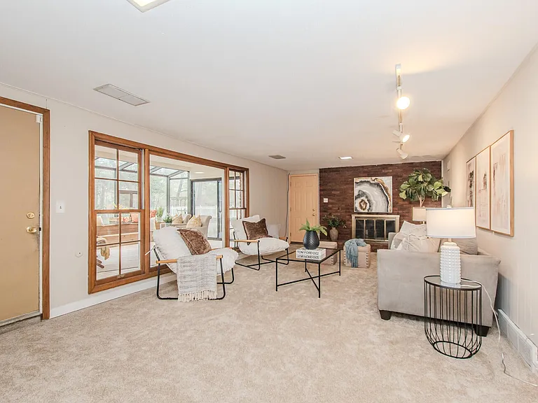 539 S Sheldon Rd — Photo 22