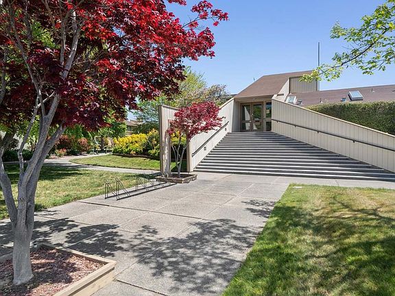 Garden Isle Club House - steps away from townhome.