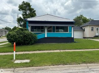 402 E State St, Centerville, IA 52544