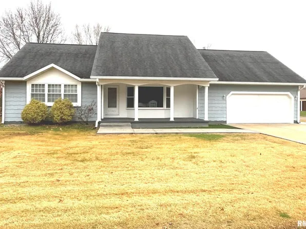 519 Cottonwood Dr, Salem, IL 62881