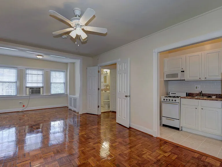 Miramar Apartments — Photo 11
