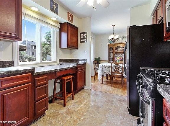 3rd image of 1004 Greenvalley St