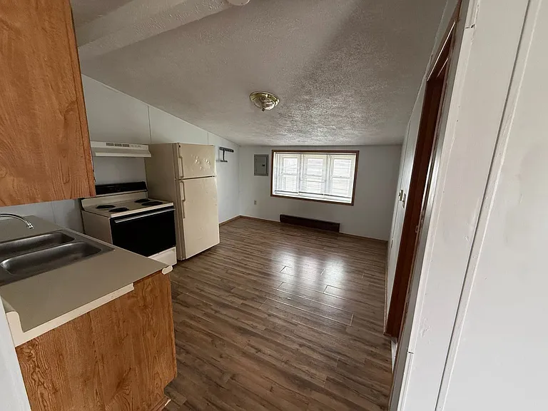 210 S 18th St — Photo 4