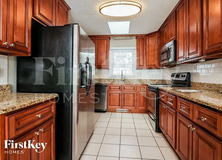 2332 Vanderbilt Dr — Photo 6