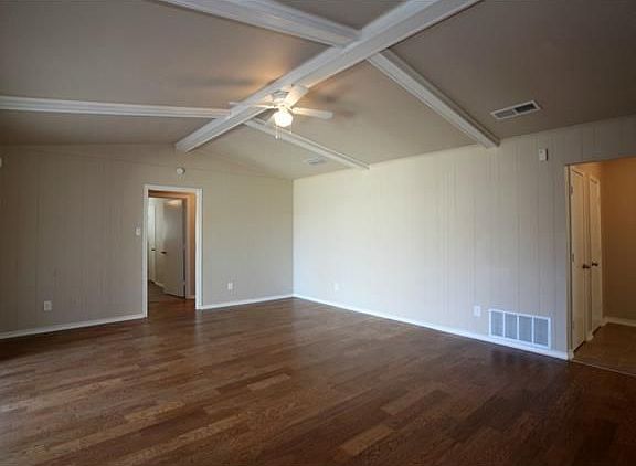 4th image of 3209 E Park Blvd
