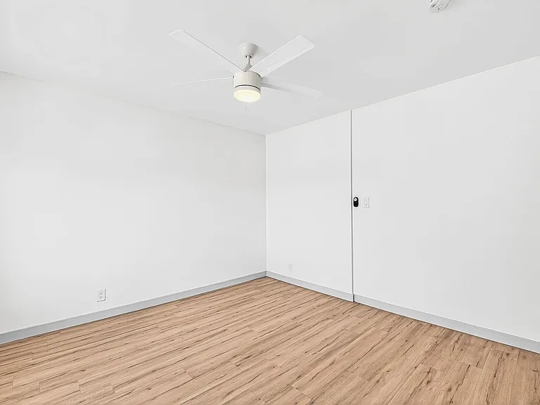 359 East Esther Street — Photo 15
