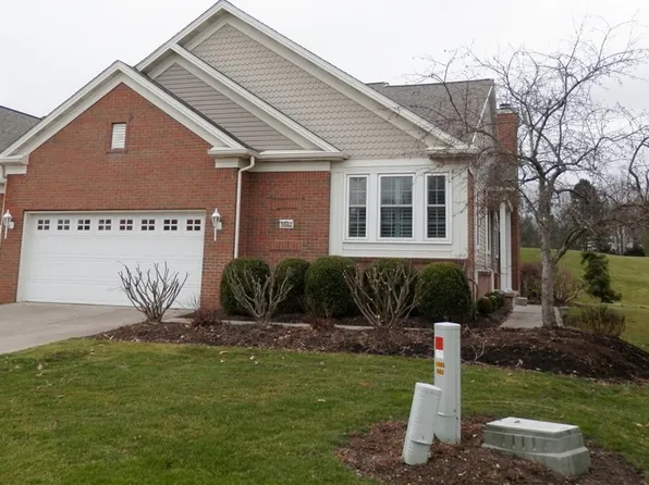 9842 Country Club Cir, Twinsburg, OH 44087