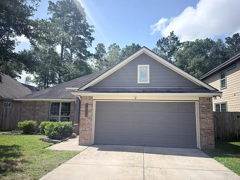 1975 Briar Grove Dr — Photo 1