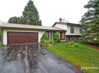 5420 Westshore Dr, McHenry, IL 60050