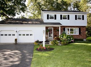 25 Lorna Ln, Albany, NY 12211