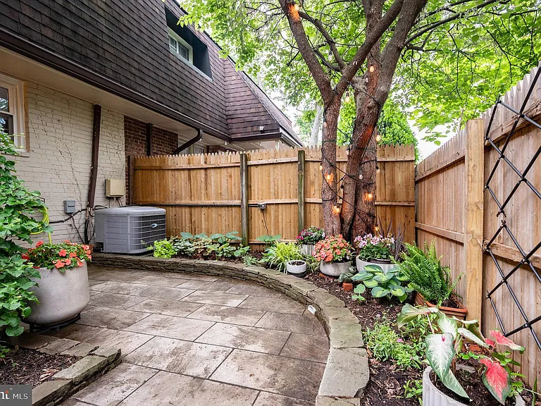 150 S Virginia Ave #34 — Photo 34
