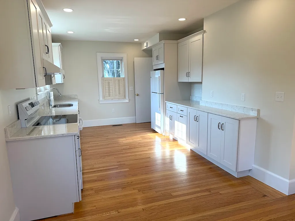 2 bed, 1049 sqft, $3,700 — Photo 4