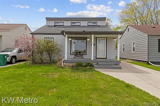 1st image of 28825 Maplewood St