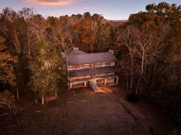 661 Jill Ln, Chickamauga, GA 30707