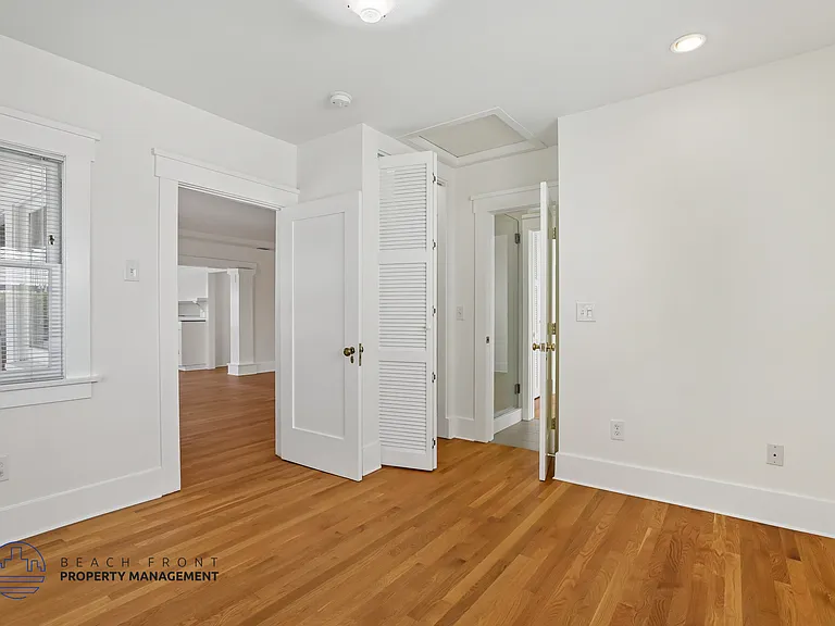 2810 E 2nd St — Photo 33