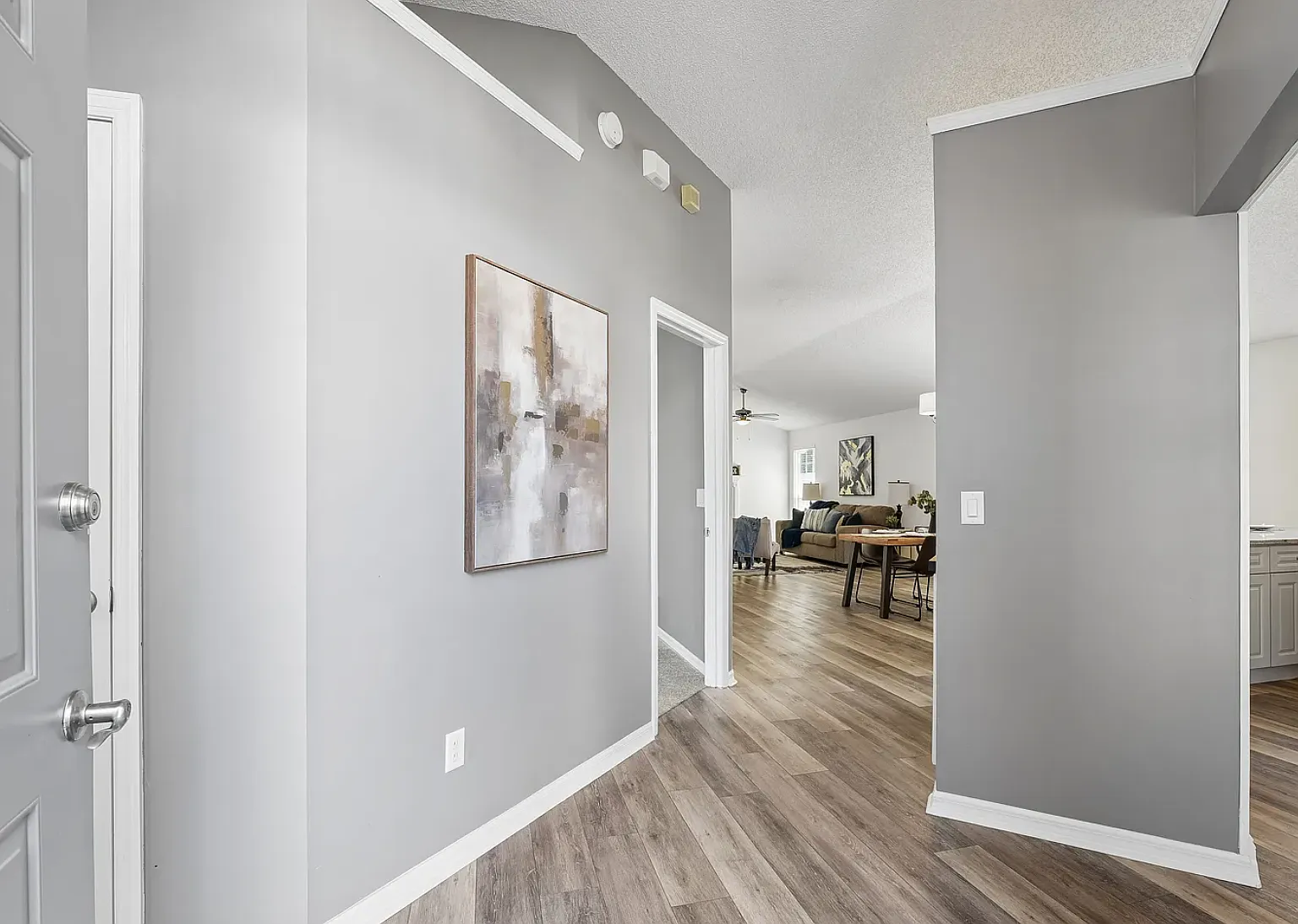 3 bed, 1718 sqft, $3,450 — Photo 4