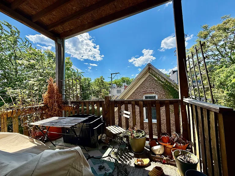 Amazing 2 Bedroom + Den. Separate Living/Dining Room. Large Deck. Lots of Natural Light. — Photo 11