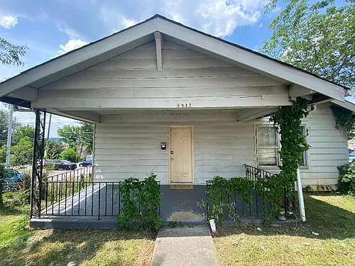 1927 Highland Ave #1927 Photo 1