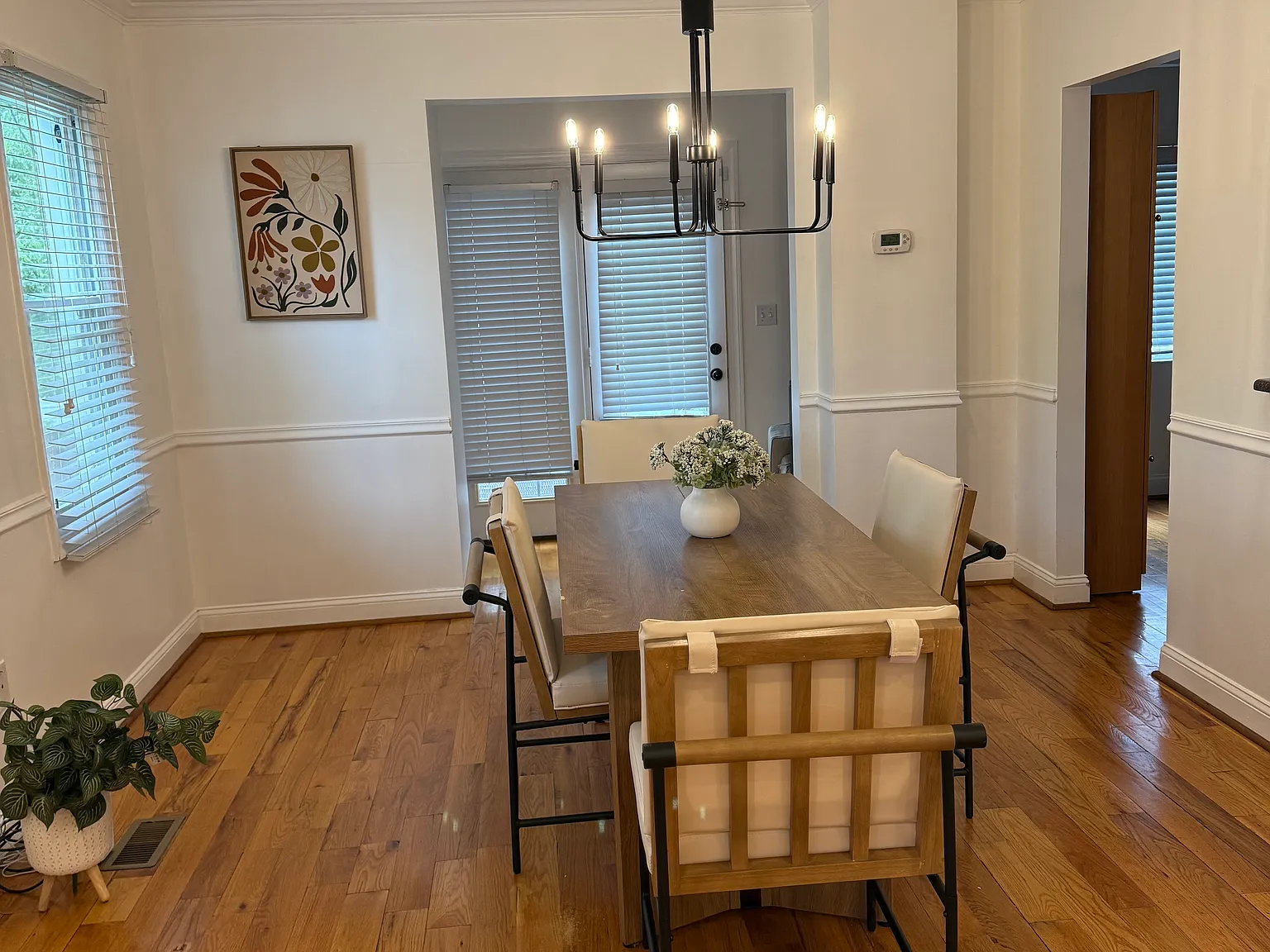 3 bed, 2.5 bath, 2200 sqft, $4,200 — Photo 3